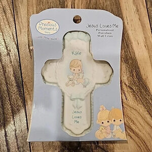 PRECIOUS MOMENTS BABY BOY - JESUS LOVES ME PERSONALIZED *Kyle* WALL CROSS